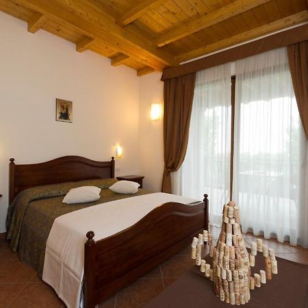 Locanda Ristorante Al Cardellino Bardolino Bagian luar foto