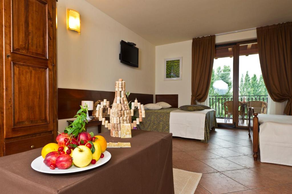 Locanda Ristorante Al Cardellino Bardolino Ruang foto