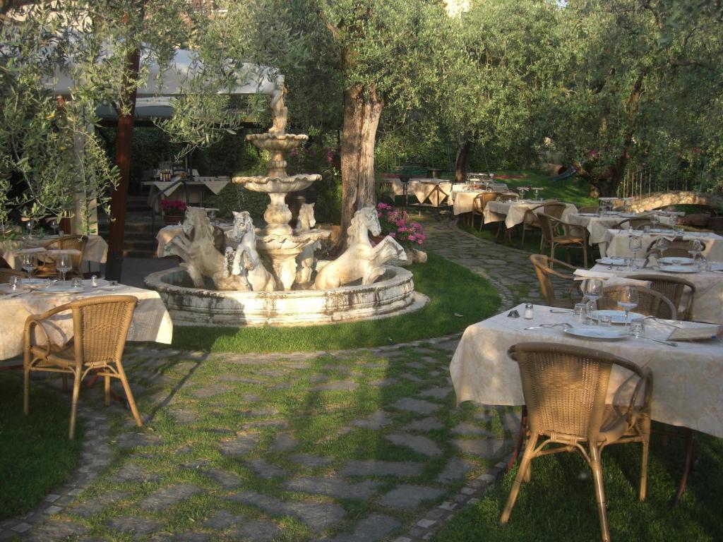 Locanda Ristorante Al Cardellino Bardolino Bagian luar foto
